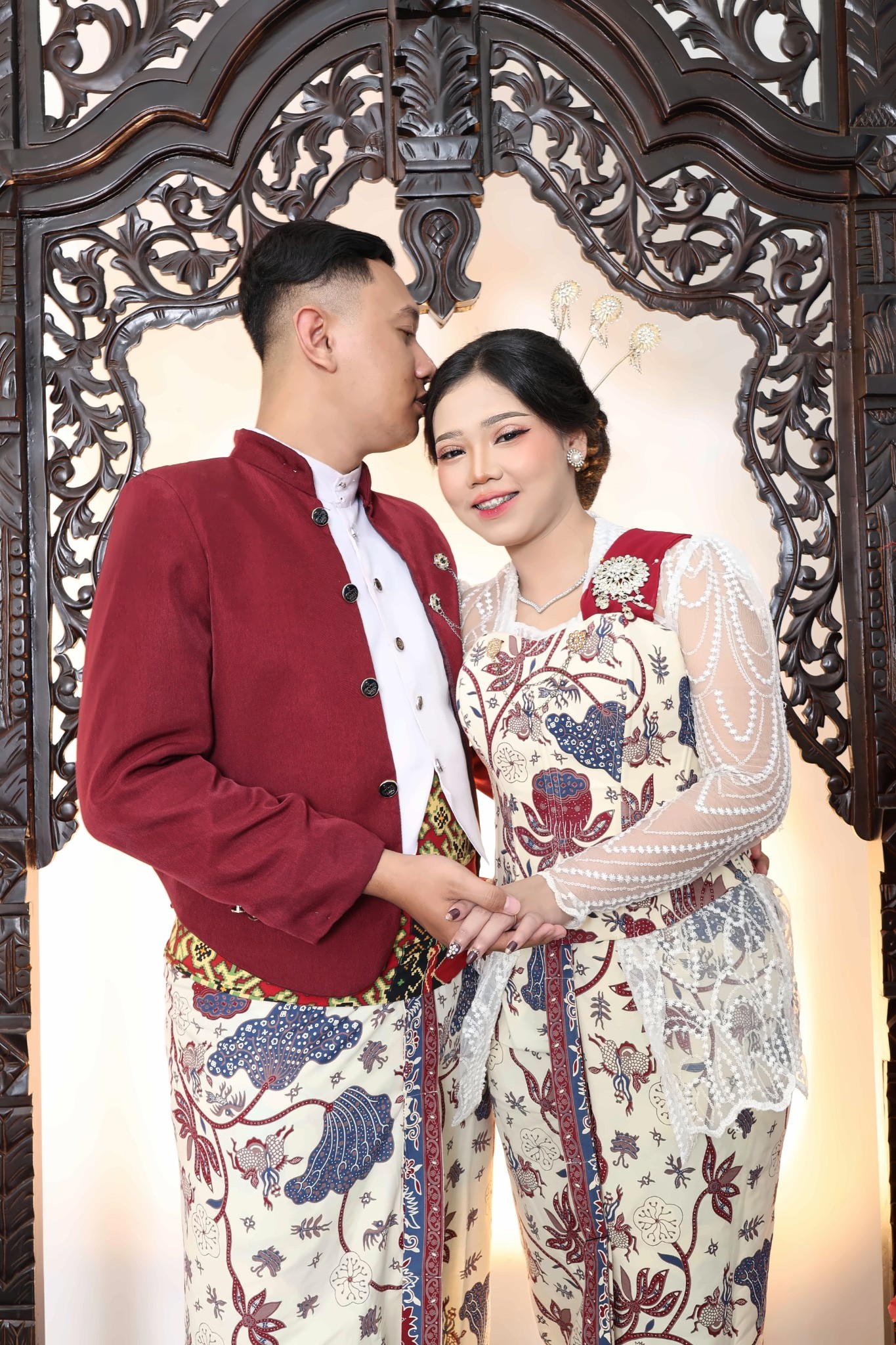 Bagas dan Vania berpose bersama